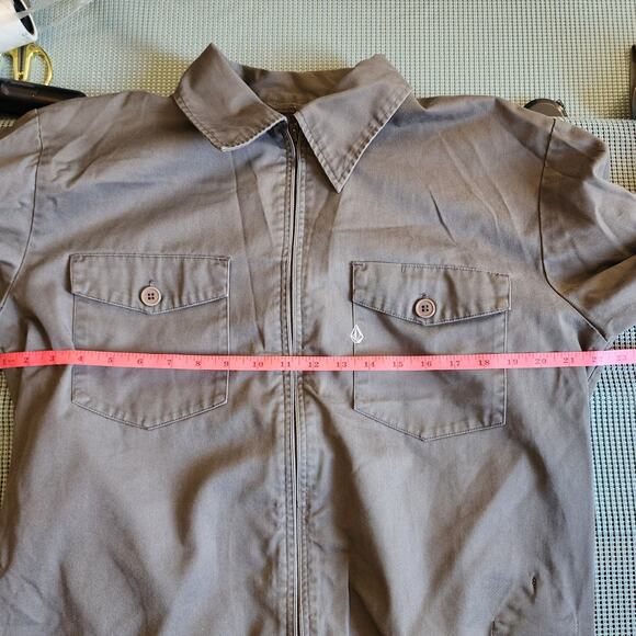 Volcom Men's Medium Gray Long Sleeve Button-Up Shirt Corp Cut Classic Style - Picture 6 of 9